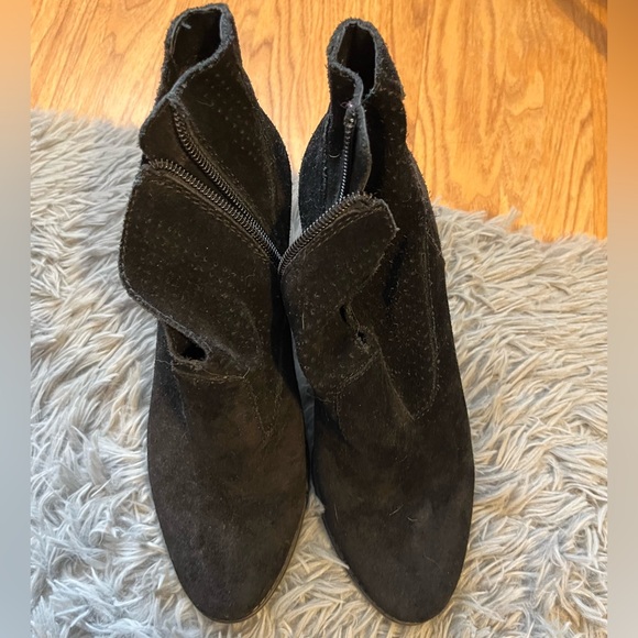 Jessica Simpson size 8.5 cutout booties - Picture 2 of 5